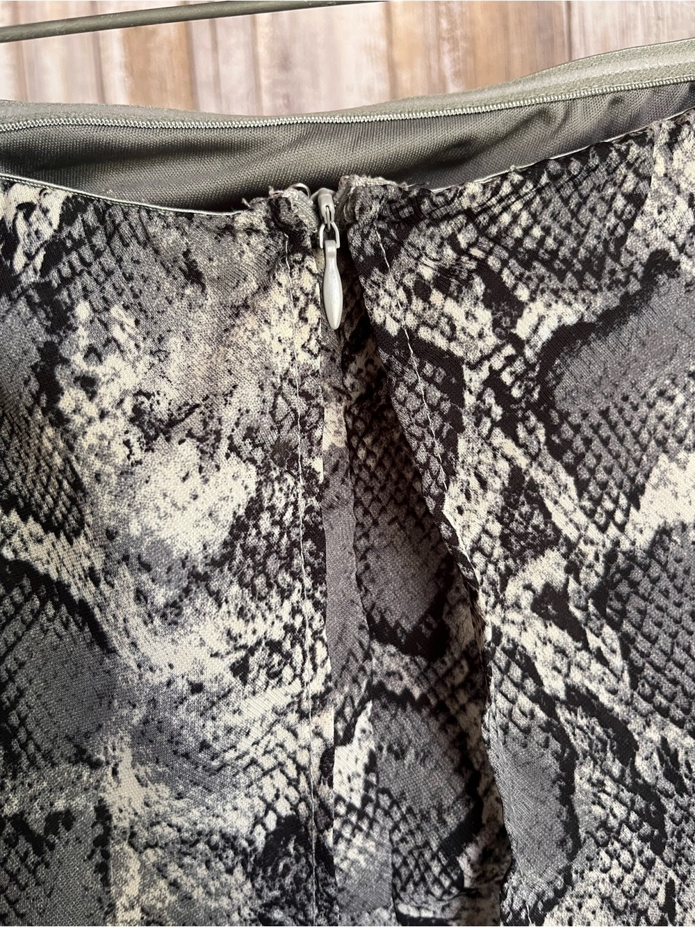 Superdown NWT Snakeskin Strapless Asymmetrical Romper Gray Black M - Picture 6 of 8